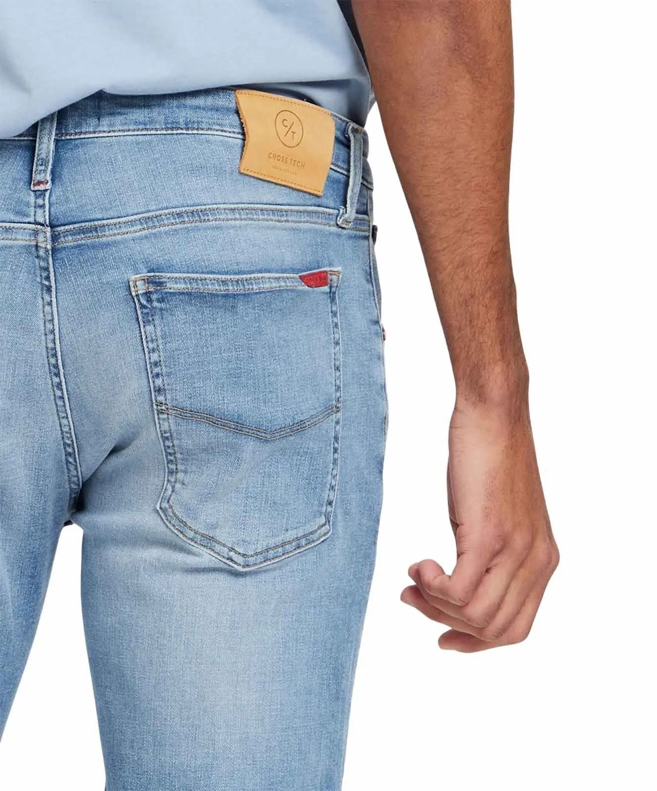 Cross Damien mit Slim Fit Jeans in hellblauer Waschung