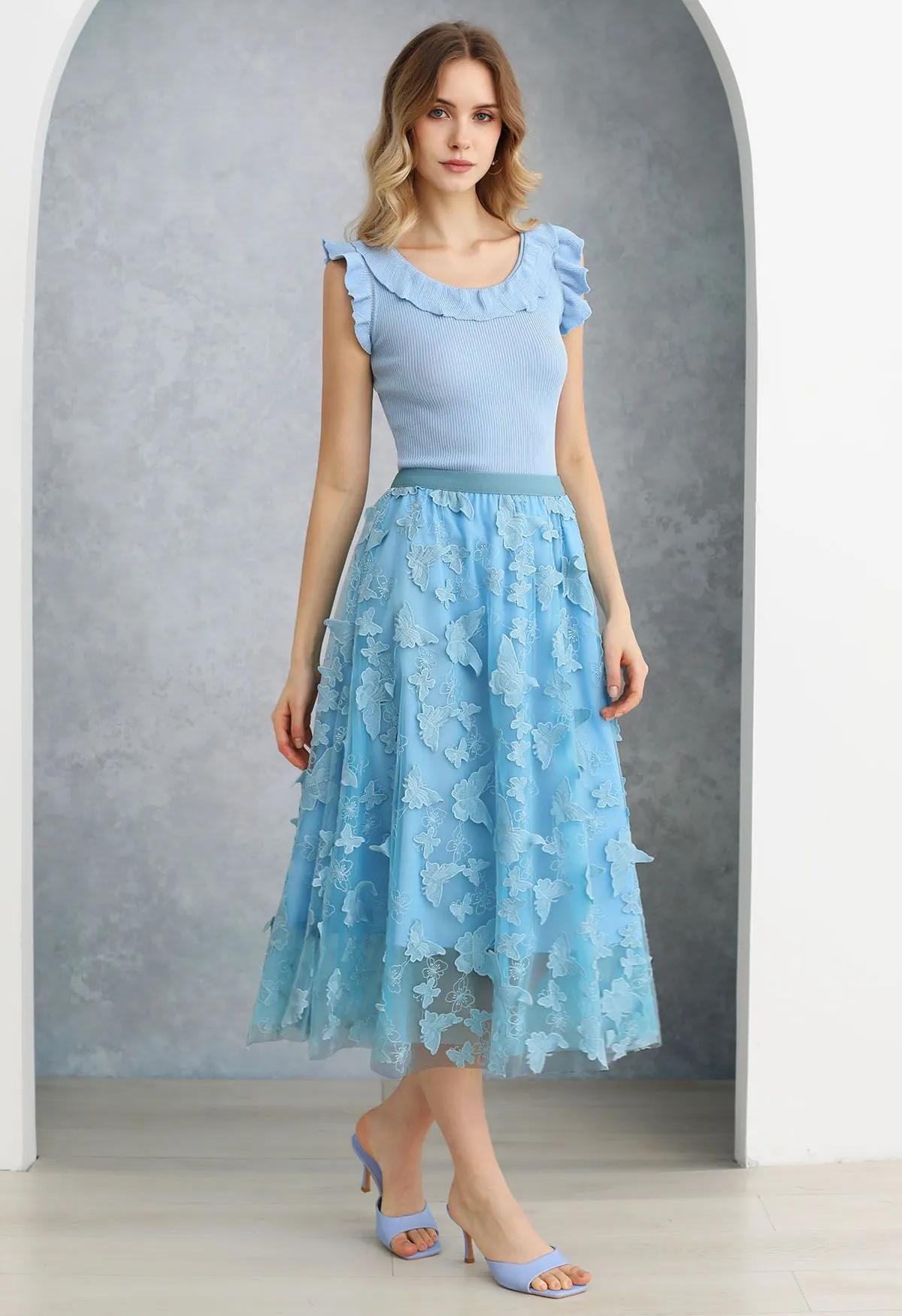 Ethereal – Ärmelloses Stricktop mit Rüschen in Blau