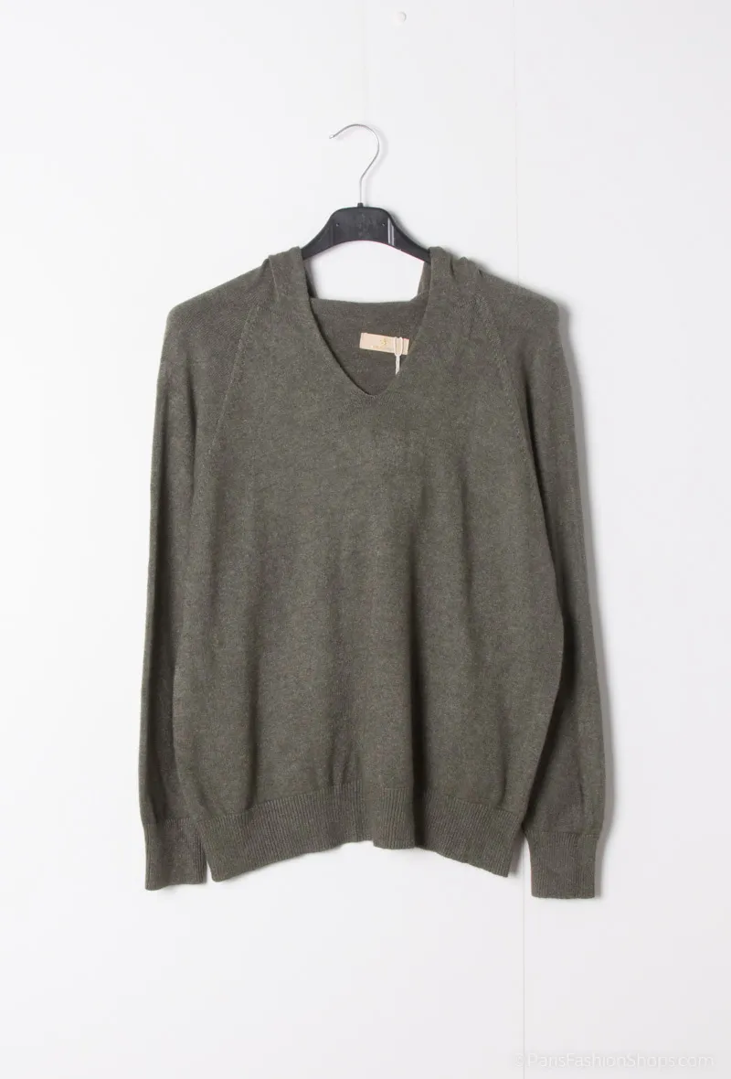 Fein gestrickter Kapuzenpullover
