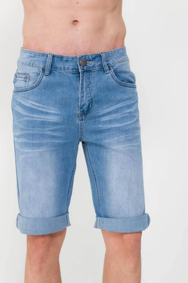 Hellblaue Denim-Shorts