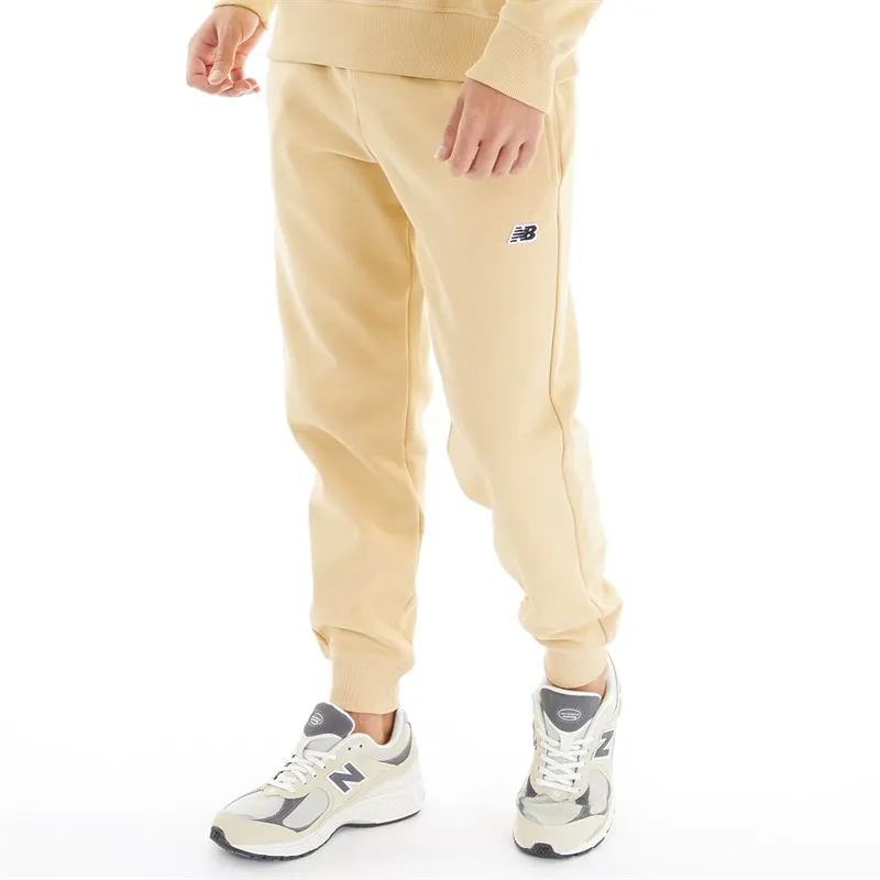 New Balance Herren Fleece Jogginghose mit kleinem Logo Gold