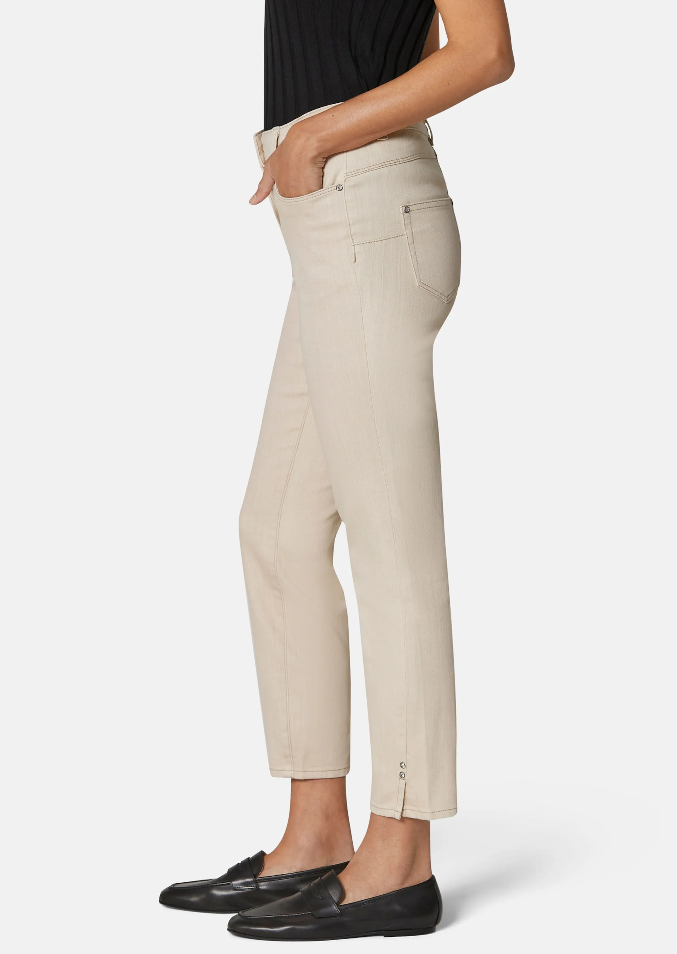 Schlanke 7/8-Jeans mit Strass-Dekoration