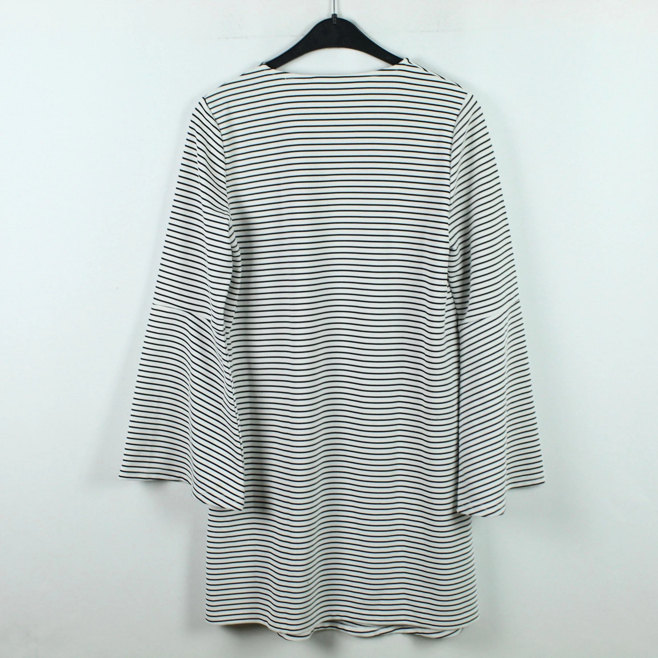 Second Hand MANGO Kleid Gr. M schwarz wei gestreift Patches (*)